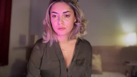 Snapshot of alliesynns chatting on 11.27.25 Allie online show from 11.27.25