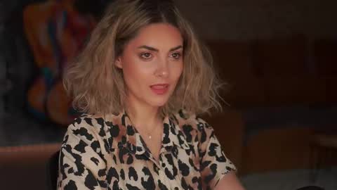 Snapshot of alliesynns chatting on 12.15.25 Allie online show from 12.15.25