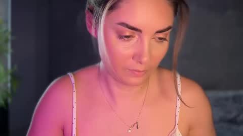 Snapshot of alliesynns chatting on 02.01.26 Allie online show from 02.01.26