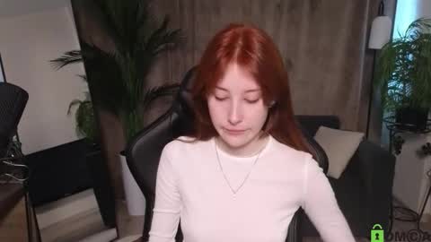 Snapshot of alliiceee_ chatting on 09.28.25 Alice online show from 09.28.25