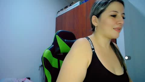 Snapshot of allison_baby_2416 chatting on 01.14.25 Alisson online show from 01.14.25