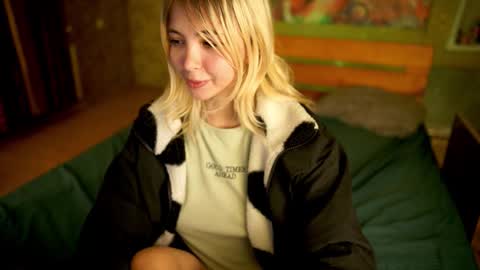 Snapshot of allison_cuty chatting on 10.03.25 Allison online show from 10.03.25
