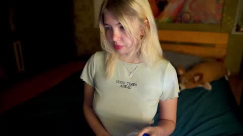 Snapshot of allison_cuty chatting on 10.21.25 Allison online show from 10.21.25