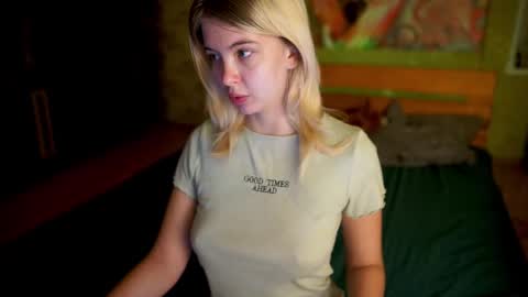 Snapshot of allison_cuty chatting on 10.23.25 Allison online show from 10.23.25