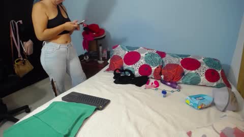 Snapshot of allisonnjones chatting on 10.11.25 allisonnjones online show from 10.11.25