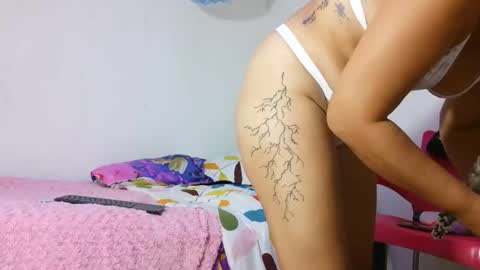 Snapshot of allisonnjones chatting on 12.01.25 allisonnjones online show from 12.01.25