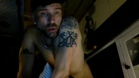 Snapshot of allitrunnin chatting on 09.29.25 allitrunnin online show from 09.29.25