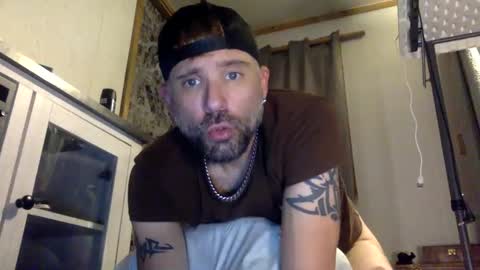 Snapshot of allitrunnin chatting on 10.04.25 allitrunnin online show from 10.04.25