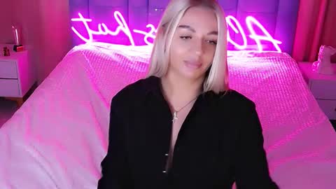 AlwaysHot online show from 10.26.25