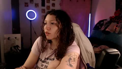 Snapshot of ally_donfort chatting on 04.24.26 Ally online show from 04.24.26