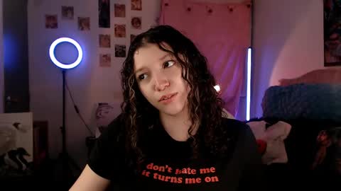 Snapshot of ally_donfort chatting on 04.27.26 Ally online show from 04.27.26