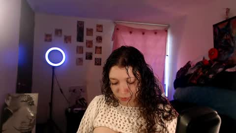 Snapshot of ally_donfort chatting on 04.29.26 Ally online show from 04.29.26