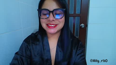 Snapshot of ally_riso chatting on 01.08.25 Ally help me reach 100 satisfaid online show from 01.08.25