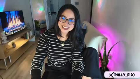 Snapshot of ally_riso chatting on 04.23.26 Ally help me reach 100 satisfaid online show from 04.23.26
