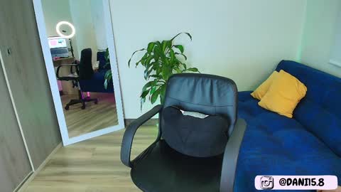 Snapshot of ally_riso chatting on 04.30.26 Ally help me reach 100 satisfaid online show from 04.30.26