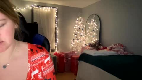 Snapshot of allyanalangel chatting on 12.23.24 allyanalangel online show from 12.23.24