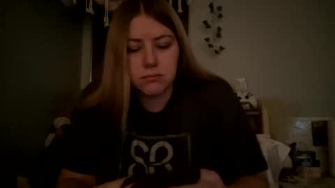 Snapshot of allyanalangel chatting on 12.31.24 allyanalangel online show from 12.31.24