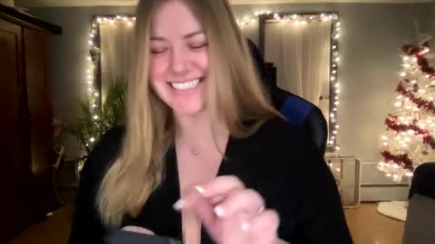 Snapshot of allyanalangel chatting on 01.15.25 allyanalangel online show from 01.15.25