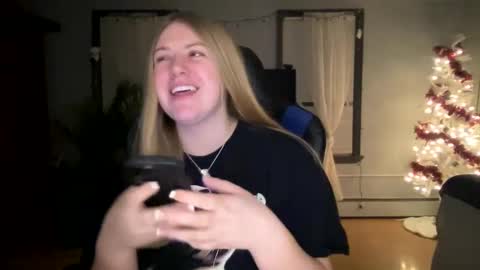 Snapshot of allyanalangel chatting on 01.24.25 allyanalangel online show from 01.24.25