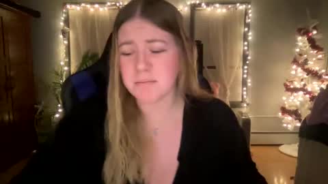 Snapshot of allyanalangel chatting on 01.29.25 allyanalangel online show from 01.29.25