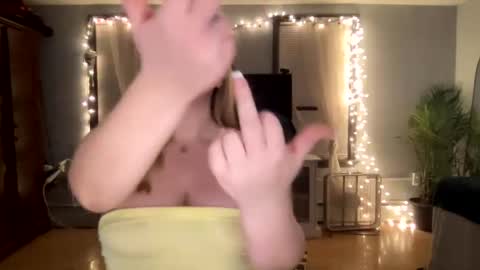 Snapshot of allyanalangel chatting on 02.01.25 allyanalangel online show from 02.01.25