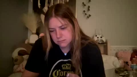 Snapshot of allyanalangel chatting on 02.01.25 allyanalangel online show from 02.01.25