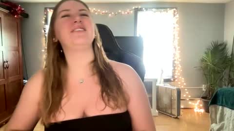 Snapshot of allyanalangel chatting on 02.04.25 allyanalangel online show from 02.04.25