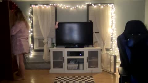 Snapshot of allyanalangel chatting on 02.04.25 allyanalangel online show from 02.04.25