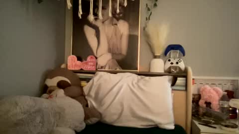 Snapshot of allyanalangel chatting on 02.05.25 allyanalangel online show from 02.05.25