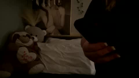 Snapshot of allyanalangel chatting on 02.07.25 allyanalangel online show from 02.07.25