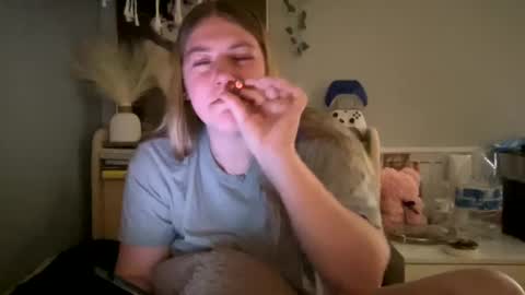 Snapshot of allyanalangel chatting on 02.11.25 allyanalangel online show from 02.11.25