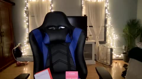 Snapshot of allyanalangel chatting on 02.15.25 allyanalangel online show from 02.15.25