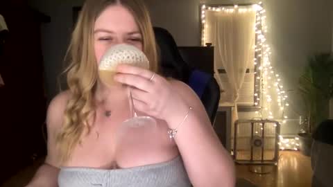 Snapshot of allyanalangel chatting on 02.17.25 allyanalangel online show from 02.17.25