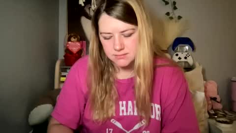 Snapshot of allyanalangel chatting on 03.05.25 allyanalangel online show from 03.05.25