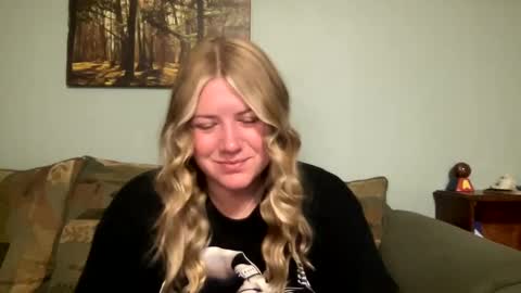 Snapshot of allyanalangel chatting on 09.16.25 allyanalangel online show from 09.16.25