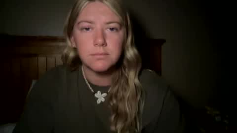 Snapshot of allyanalangel chatting on 10.04.25 allyanalangel online show from 10.04.25