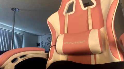 Ally Girl In Her Ally World online show from 11.13.25