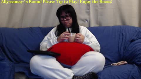 Allyssamay online show from 02.04.25