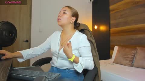 ALMA FENIX  online show from 09.17.25