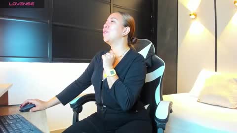 ALMA FENIX  online show from 10.14.25