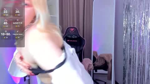 Snapshot of alma_wilson chatting on 02.05.25 Amina online show from 02.05.25