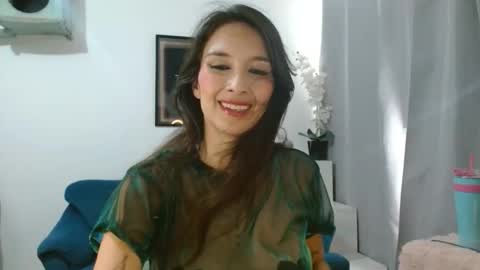 Snapshot of almaglow chatting on 05.16.26 Alma online show from 05.16.26