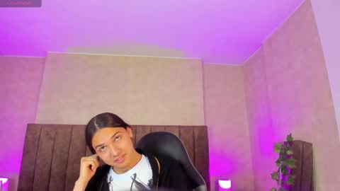 Snapshot of almazz_ chatting on 09.14.25 Santy online show from 09.14.25