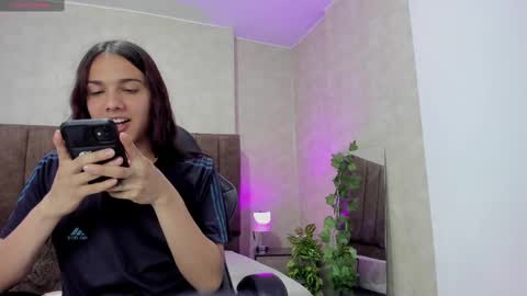 Snapshot of almazz_ chatting on 09.15.25 Santy online show from 09.15.25