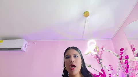 Snapshot of almendraevans chatting on 01.26.25 ALMENDRAEVANS online show from 01.26.25