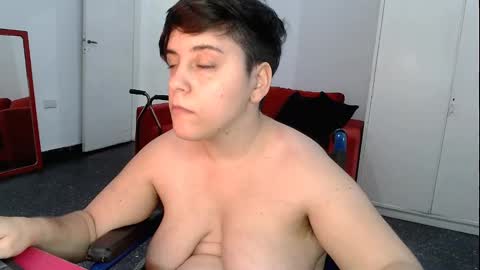 Snapshot of almondonwheels chatting on 01.08.25 Almond online show from 01.08.25