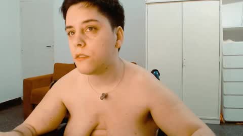 Snapshot of almondonwheels chatting on 03.10.25 Almond online show from 03.10.25