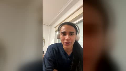 Snapshot of alogenotwink chatting on 04.03.26 STEPHAN online show from 04.03.26