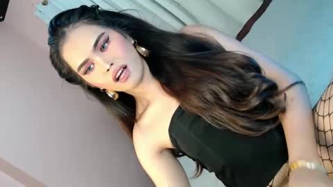 Snapshot of alove_too_last chatting on 02.04.25 LEXY online show from 02.04.25