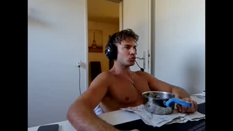 Snapshot of alphah_hunk chatting on 04.24.26 alphah_hunk online show from 04.24.26